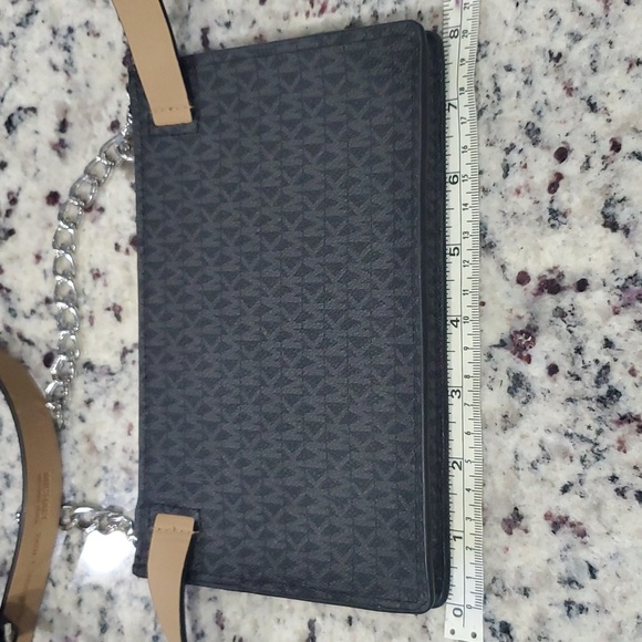 MICHAEL KORS  MONOGRAM FANNY  PACK - Picture 11 of 11
